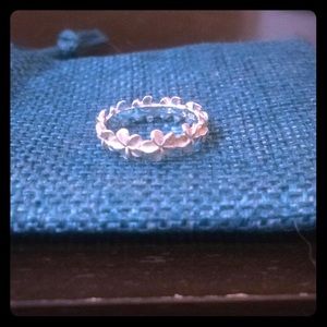 Delicate sterling silver hibiscus 🌺 ring! Size 3